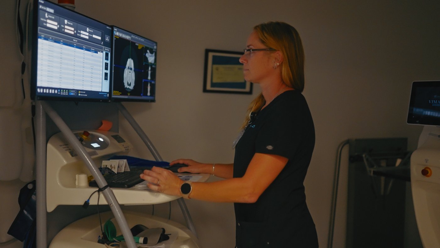 A Columbia Pike technician at the imaging console