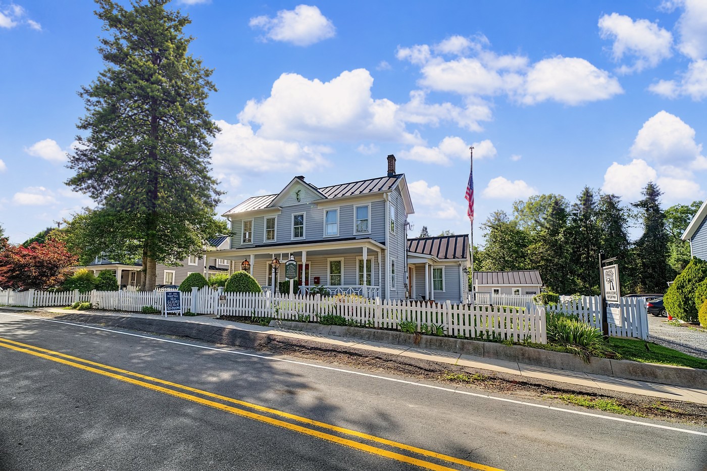 Animal Clinic of Clifton, a house behind a white picket fence on Chapel Road in Clifton, Virginia
